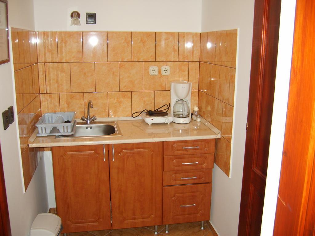 Szuts Panzio Bed & Breakfast Fertorakos Phòng bức ảnh