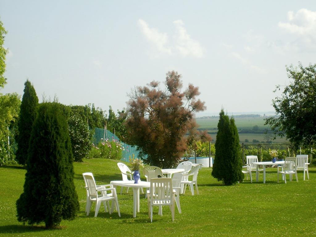 Szuts Panzio Bed & Breakfast Fertorakos Ngoại thất bức ảnh