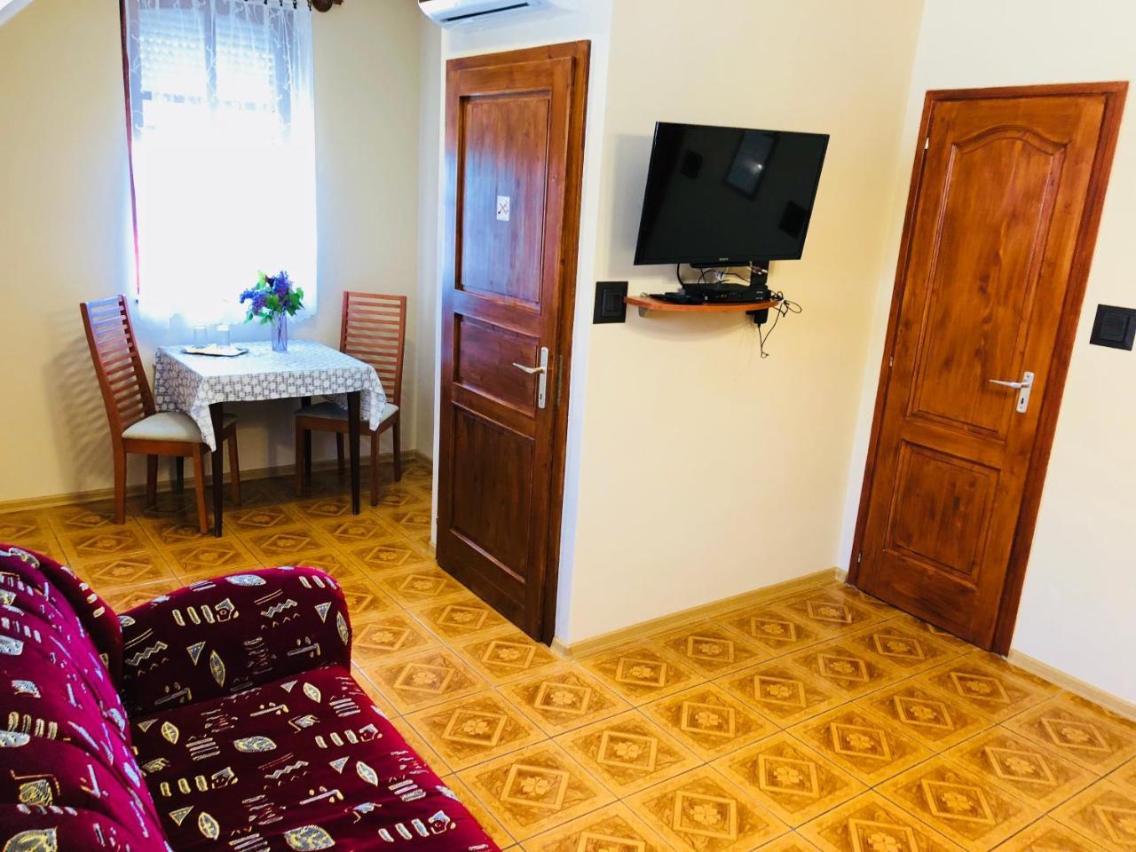 Szuts Panzio Bed & Breakfast Fertorakos Ngoại thất bức ảnh