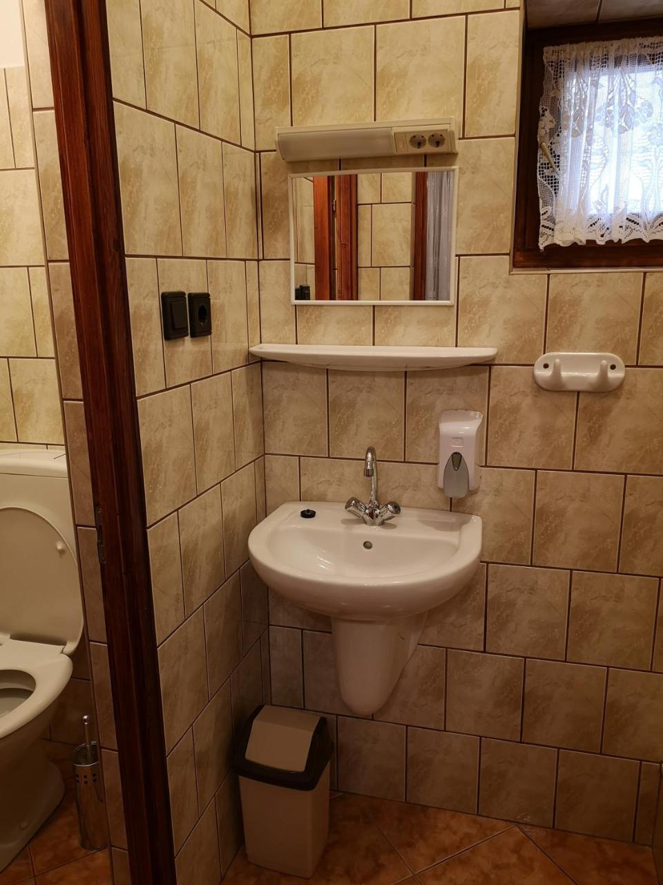 Szuts Panzio Bed & Breakfast Fertorakos Ngoại thất bức ảnh