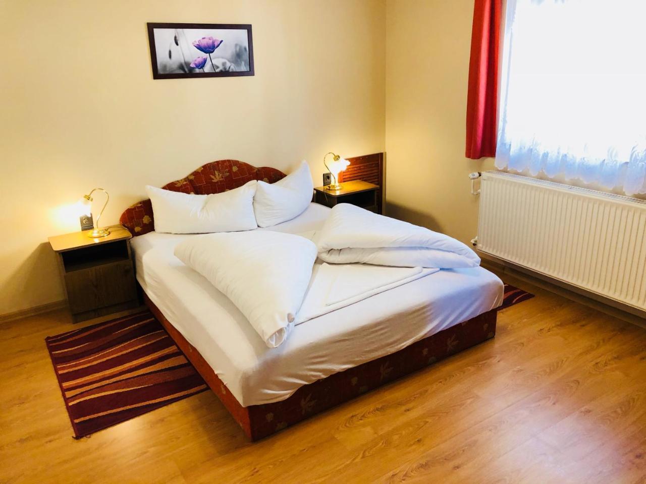 Szuts Panzio Bed & Breakfast Fertorakos Ngoại thất bức ảnh