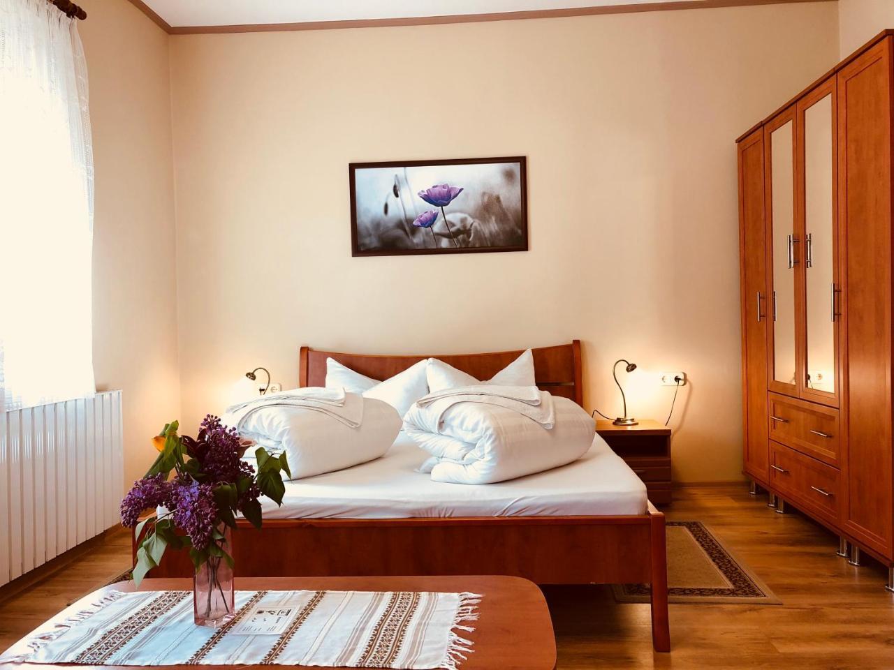 Szuts Panzio Bed & Breakfast Fertorakos Ngoại thất bức ảnh
