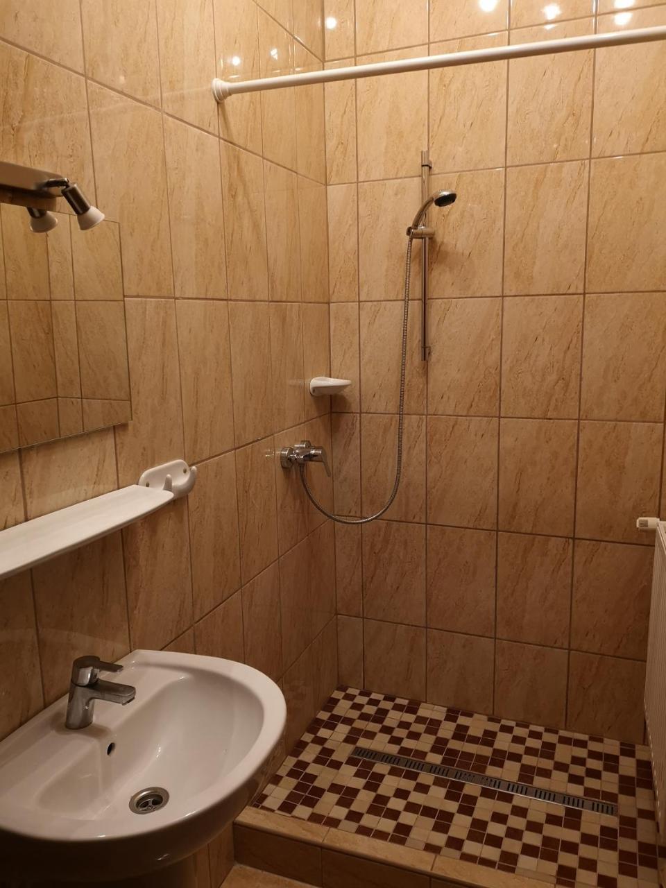 Szuts Panzio Bed & Breakfast Fertorakos Ngoại thất bức ảnh