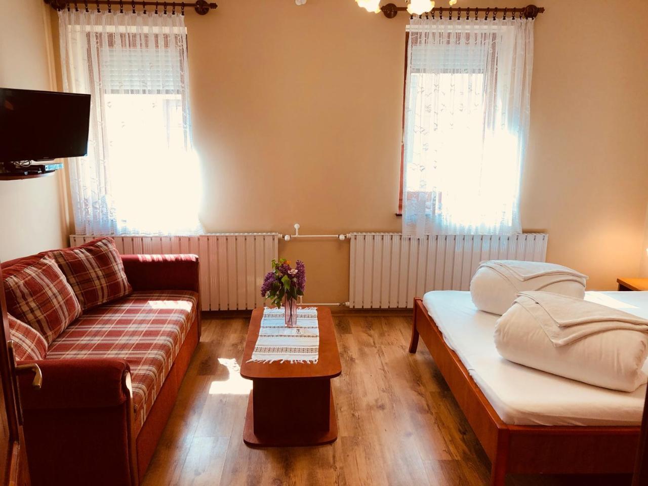Szuts Panzio Bed & Breakfast Fertorakos Ngoại thất bức ảnh